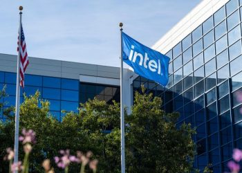 “إنتل” تعتزم تسريح 15% من موظفيها لخفض التكاليف