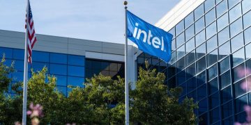 “إنتل” تعتزم تسريح 15% من موظفيها لخفض التكاليف