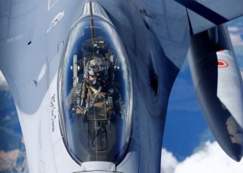 واشنطن تتوقع انتقاما خلال أيام وتعزز مقاتلاتها بالشرق الأوسط