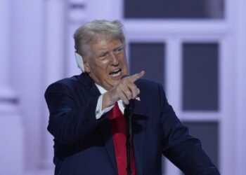 ترامب يدعو اسرائيل إلى مهاجمة المنشآت النووية في إيران