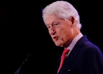 بيل كلينتون: بم تعد اسرائيل تهتم بالسلام وهاريس لا تملك خطة لإنهاء الحرب