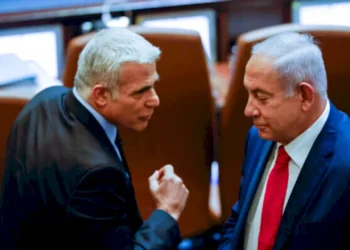 لابيد: نتنياهو يحاول عرقلة الصفقة في غزة