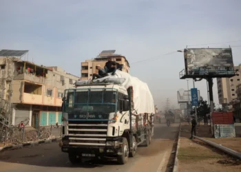 12 شاحنة فقط وزعت المساعدات شمال غزة خلال 75 يوما