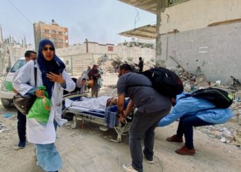 خمسة شهداء في قصف الاحتلال مدخل مستشفى الشفاء في غزة