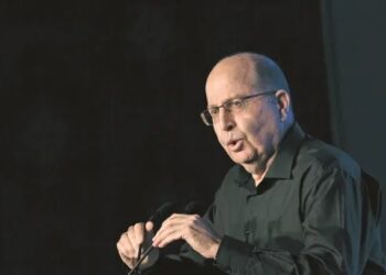 موشيه يعلون: الجيش الإسرائيلي يقوم بتطهير عرقي