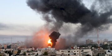 عقب ليلة دامية.. استشهاد صياد مع استمرار القصف وإطلاق النار بغزة 1 المرصد: جريمة الشجاعية إصرار إسرائيلي معلن على محو الوجود الفلسطيني بغزة