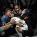 مجازر جديدة في دير البلح وخان يونس وغزة 98 شهداء