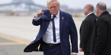 الرئيس الامريكي: الحرب في غزة انتهت وضم الضفة الغربية لن يحدث 14 “يديعوت”: إسرائيل تخشى تنازلات أميركية تُبقي حماس حية