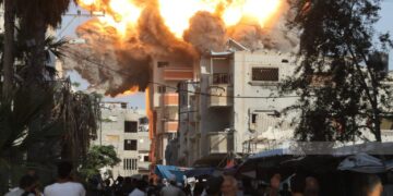 تقرير: جيش الاحتلال الاسرائيلي يعمل محو تاريخ غزة من الوجود 9 عشرات الشهداء باستهداف مراكز النزوح والأسواق والمنازل في اليوم 52 من الحرب على غزة