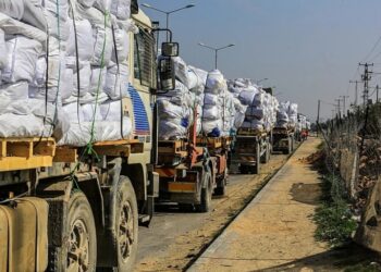 إدخال المساعدات إلى غزة: آلية التوزيع وضغط ترامب والاستعدادات الأمنية