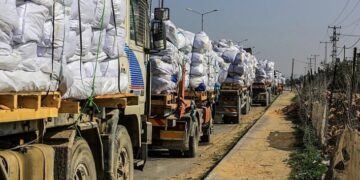 إدخال المساعدات إلى غزة: آلية التوزيع وضغط ترامب والاستعدادات الأمنية