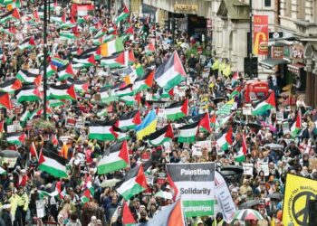 الشرخ مع إسرائيل يتعمق: البرلمان البريطاني يضغط للاعتراف بدولة فلسطينية