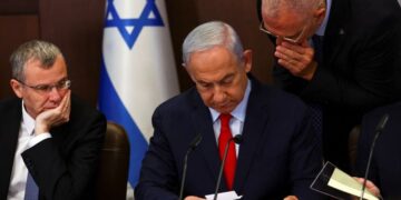نتنياهو: الحرب تستهدف “تغيير وجه الشرق الأوسط” وتفكيك المحور الإيراني 3 المبادرة الأميركية في مهب التعنت الإسرائيلي: مفاوضات في الدوحة ومخاوف على حياة الأسرى