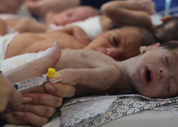 وفاة رضيعين جوعاً في غزة