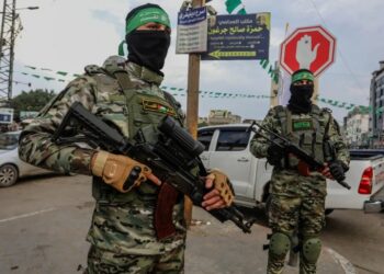 يديعوت أحرونوت: ترامب يسعى لإتمام الهدنة حتى لو بقيت حماس في غزة