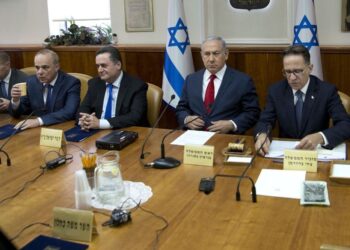 مشادة صاخبة في الكابنيت الإسرائيلي.. والموافقة على إنشاء مناطق مساعدات جنوب غزة