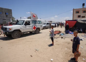 استطلاع القناة 12: أغلبية تخشى السفر للخارج وتطالب بصفقة شاملة للإفراج عن الأسرى