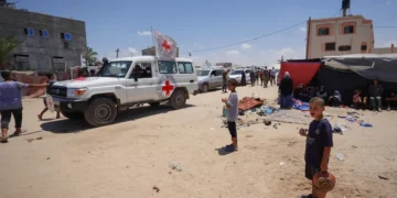 استطلاع القناة 12: أغلبية تخشى السفر للخارج وتطالب بصفقة شاملة للإفراج عن الأسرى