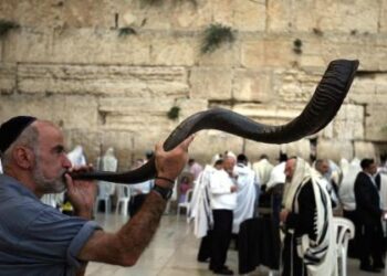 تصعيد خطير.. مستوطنون ينفخون في البوق داخل المسجد الأقصى اليوم
