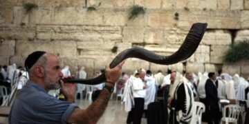 تصعيد خطير.. مستوطنون ينفخون في البوق داخل المسجد الأقصى اليوم 1 تصعيد خطير.. مستوطنون ينفخون في البوق داخل المسجد الأقصى اليوم