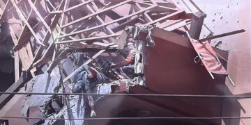 7 شهداء بينهم صحفيون في قصف إسرائيلي على مجمع ناصر الطبي بخان يونس 3 7 شهداء بينهم صحفيون في قصف إسرائيلي على مجمع ناصر الطبي بخان يونس