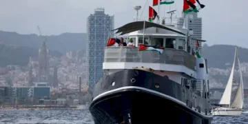 مسيرات إسرائيلية تستهدف أسطول الصمود المتجه نحو غزة