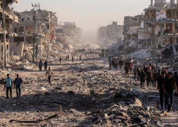 16 يوما لوقف اطلاق النار: غارات جوية تستهدف سيارات ونسف منازل بغزة