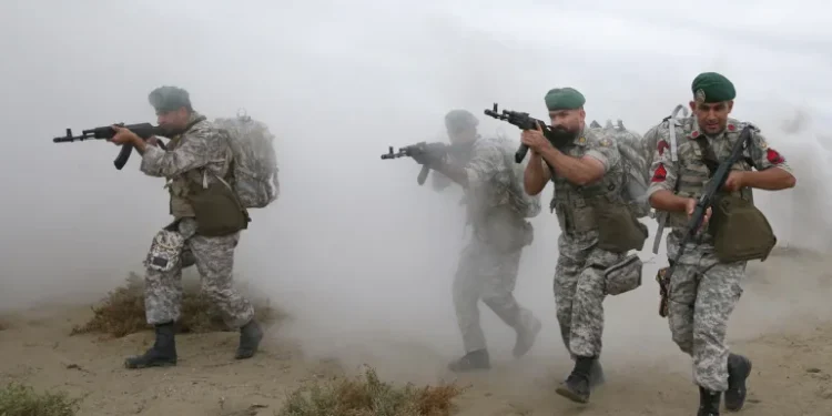 "سندافع حتى الموت" الجيش والحرس الثوري الإيراني يؤكدان جاهزيتهما لأي تهديد 96 5444 2