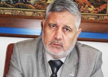 وما زال الفارسُ شهمًا في عطاياه