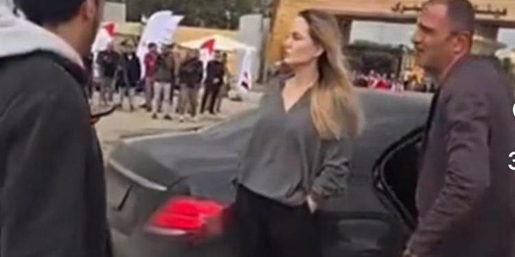 الممثلة العالمية أنجلينا جولي تزور معبر رفح 96 IMG 20260102 WA0003