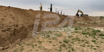 قناة عبرية: إسرائيل تحفر خندقًا على حدود قطاع غزة