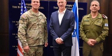وصول قائد القيادة المركزية الأمريكية إلى إسرائيل
