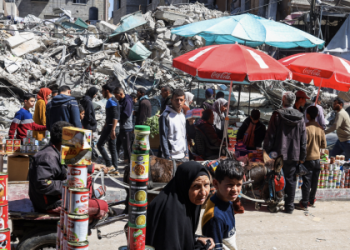 الطباع: انهيار الاقتصاد والبطالة يُدمران القدرة الشرائية في غزة