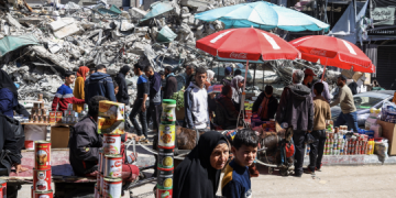 الطباع: انهيار الاقتصاد والبطالة يُدمران القدرة الشرائية في غزة