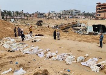 بحثاً عن أخر جنوده.. الاحتلال ينبش 200 قبر شرق غزة منتهكاً حرمتهم