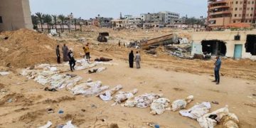 بحثاً عن أخر جنوده.. الاحتلال ينبش 200 قبر شرق غزة منتهكاً حرمتهم 1 بحثاً عن أخر جنوده.. الاحتلال ينبش 200 قبر شرق غزة منتهكاً حرمتهم