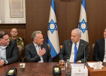 نتنياهو يبحث “تفكيك حماس” مع مبعوثي ترامب