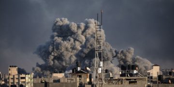 نسف منازل برفح وإطلاق نار إسرائيلي جنوبًا وشمالًا رغم وقف إطلاق النار