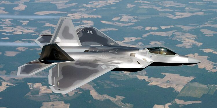 هبوط 12 طائرة أمريكية من طراز إف-22 في إسرائيل 95 1280px Lockheed Martin F 22