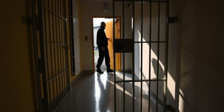 نحو 9500 أسير يقضون رمضان بظروف بالغة القسوة 95 2viCq