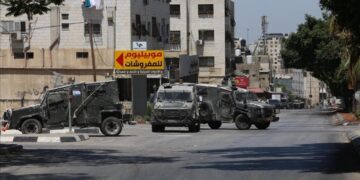 الاحتلال يشن حملة مداهمات واعتقالات بالضفة والقدس
