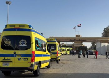 استئناف العمل بمعبر رفح و وصول اول دفعة عائدين بعد رحلة عذاب