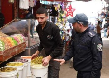 شرطة غزة تشرع بإجراءات صارمة بحق المستغلين والمتلاعبين بالأسعار