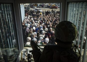 مجلة: “إسرائيل” تحذر من تفجر الأوضاع برمضان بينما تُشعل الفتيل