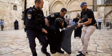 “شؤون الكنائس” تحذر من اعتداءات المستوطنين على المسيحيين بفلسطين