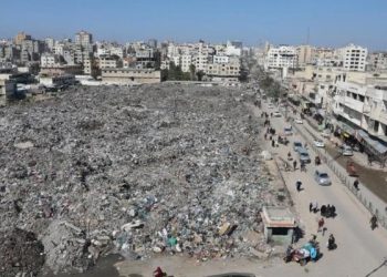 بدء ترحيل النفايات المتراكمة من سوق فراس في غزة