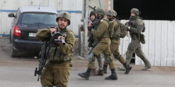 حملات دهم واعتقال بمناطق متفرقة من الضفة المحتلة