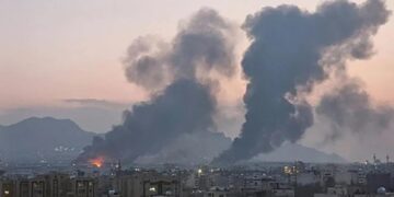 35 يومًا للحرب.. غارات أمريكية إسرائيلية على طهران وصواريخ إيرانية على 17 موقعًا بـ “إسرائيل”