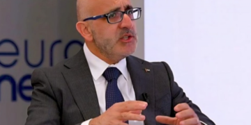 وزير المالية يؤكد ضرورة الإسراع في تنفيذ مرحلة التعافي في قطاع غزة وتمكين السلطة من مسؤولياتها