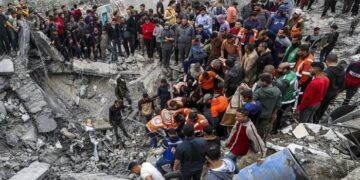 الدفاع المدني في غزة يستأنف انتشال جثامين المفقودين ويحذر من نقص الإمكانات 1 الدفاع المدني في غزة يستأنف انتشال جثامين المفقودين ويحذر من نقص الإمكانات